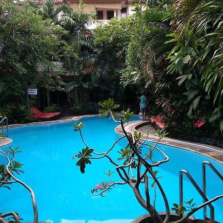 Secret Garden Inn Кута Экстерьер фото