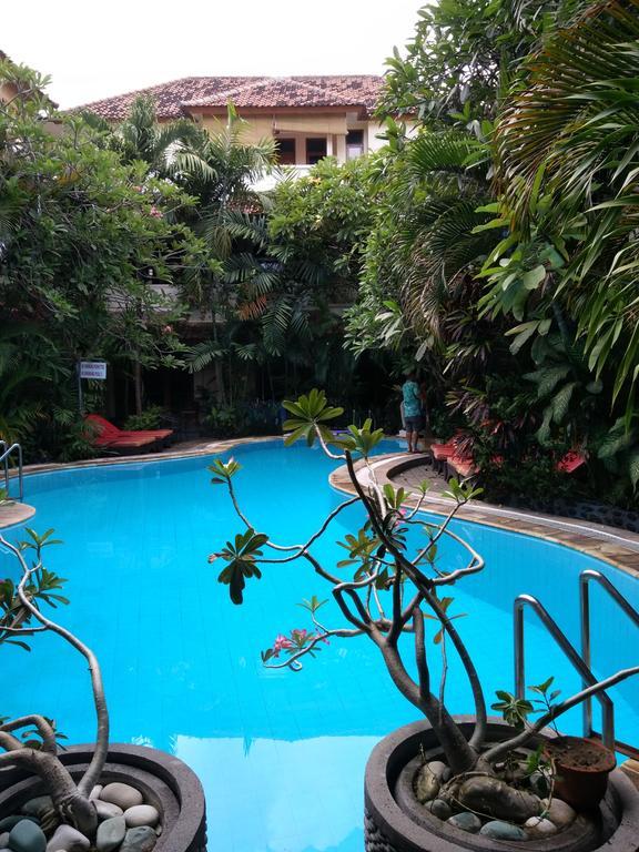 Secret Garden Inn Кута Экстерьер фото