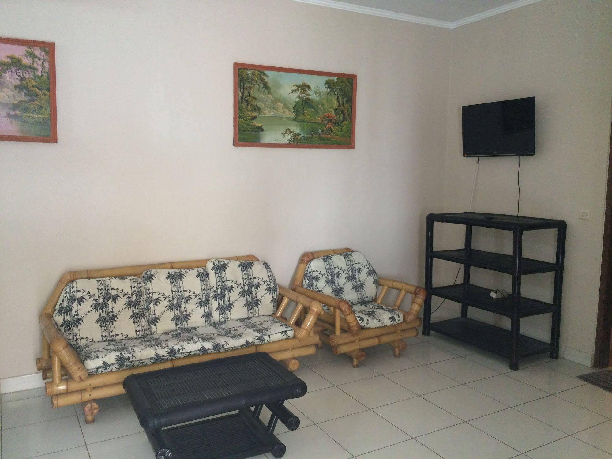 Secret Garden Inn Кута Экстерьер фото