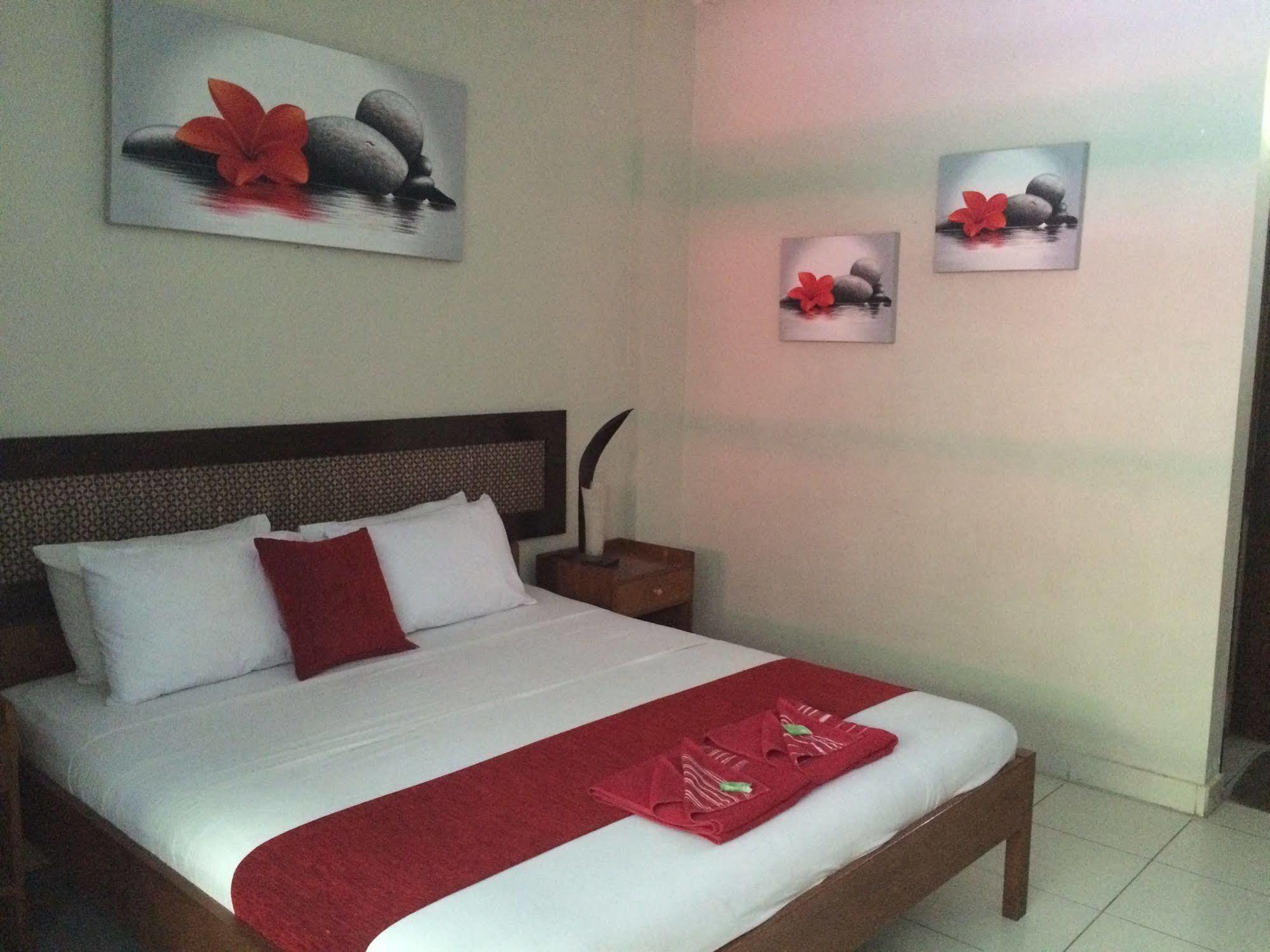 Secret Garden Inn Кута Экстерьер фото