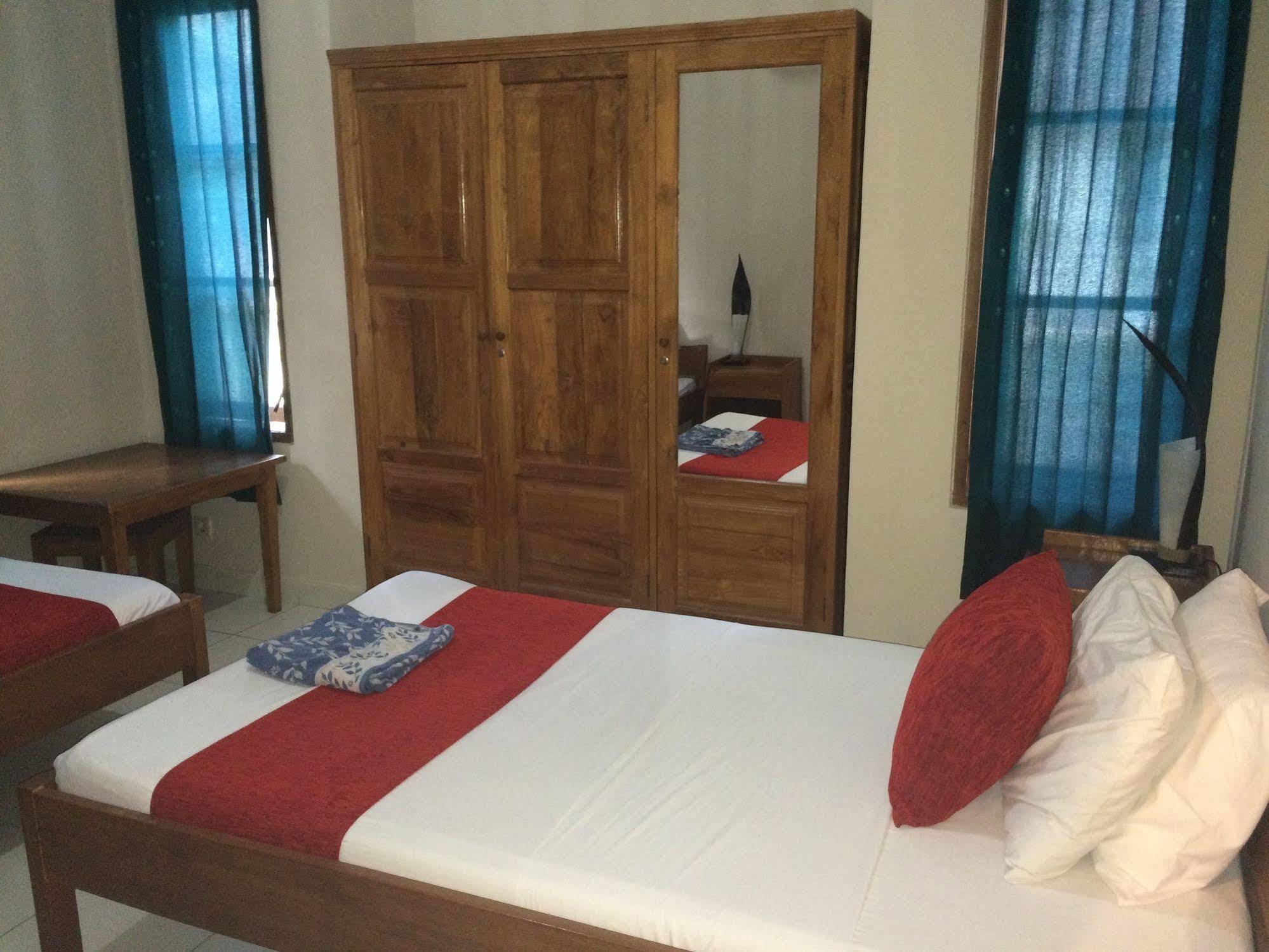 Secret Garden Inn Кута Экстерьер фото