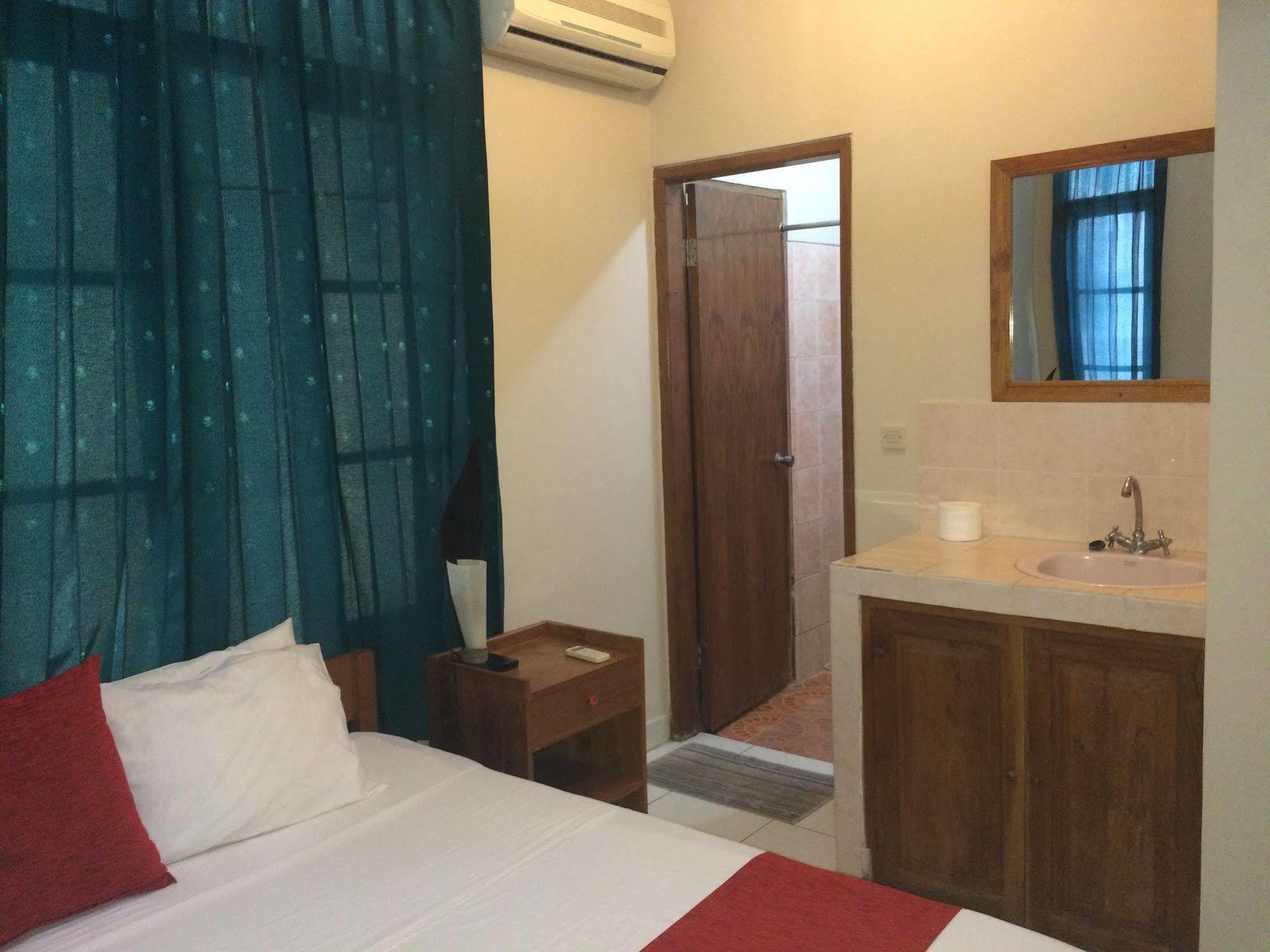Secret Garden Inn Кута Экстерьер фото