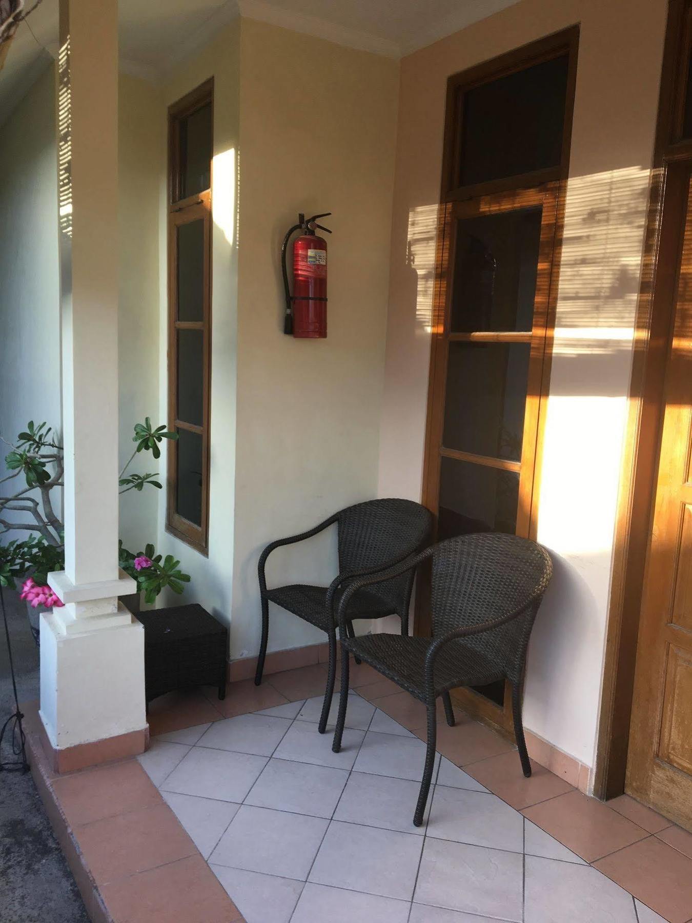Secret Garden Inn Кута Экстерьер фото