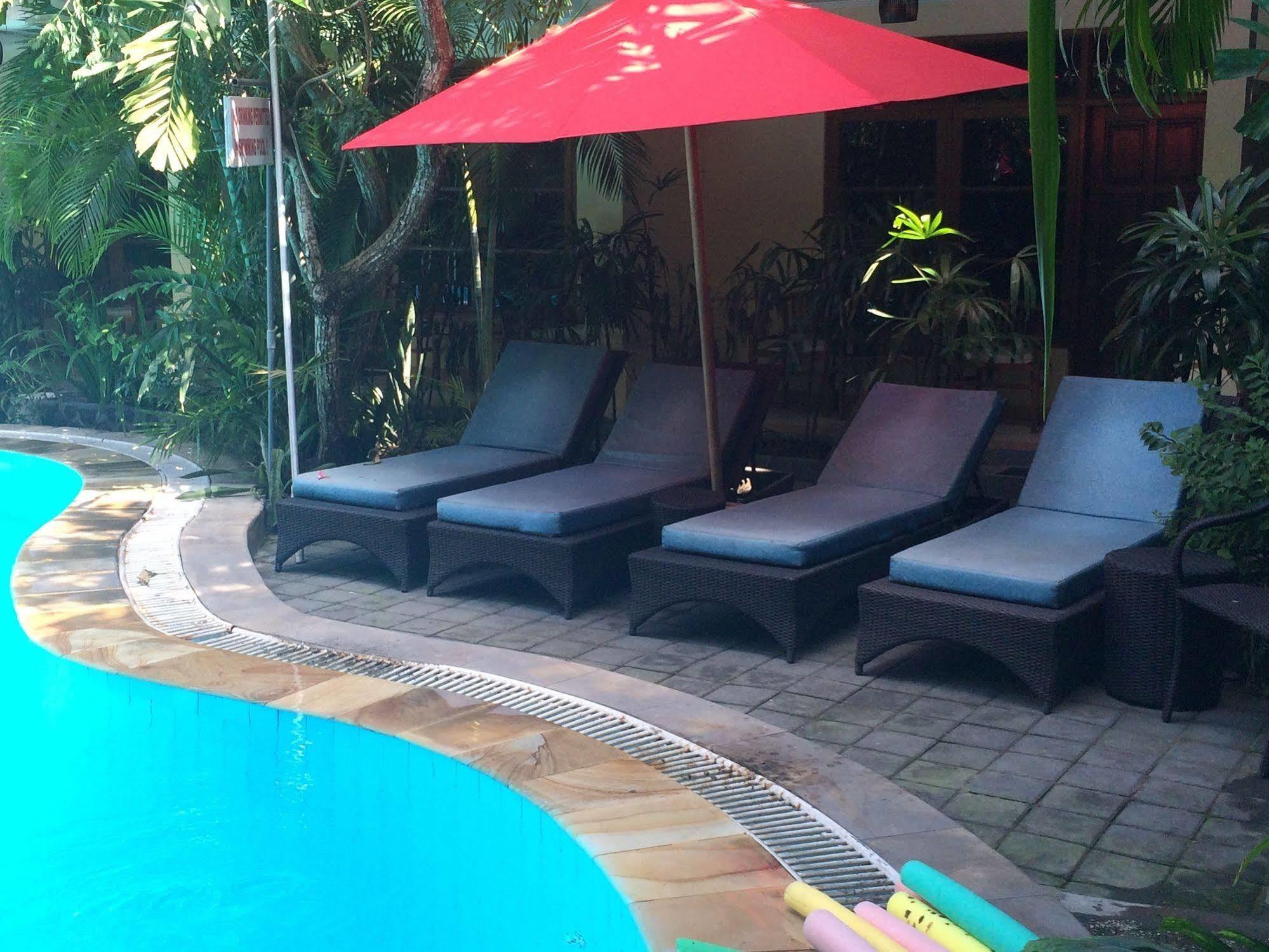 Secret Garden Inn Кута Экстерьер фото