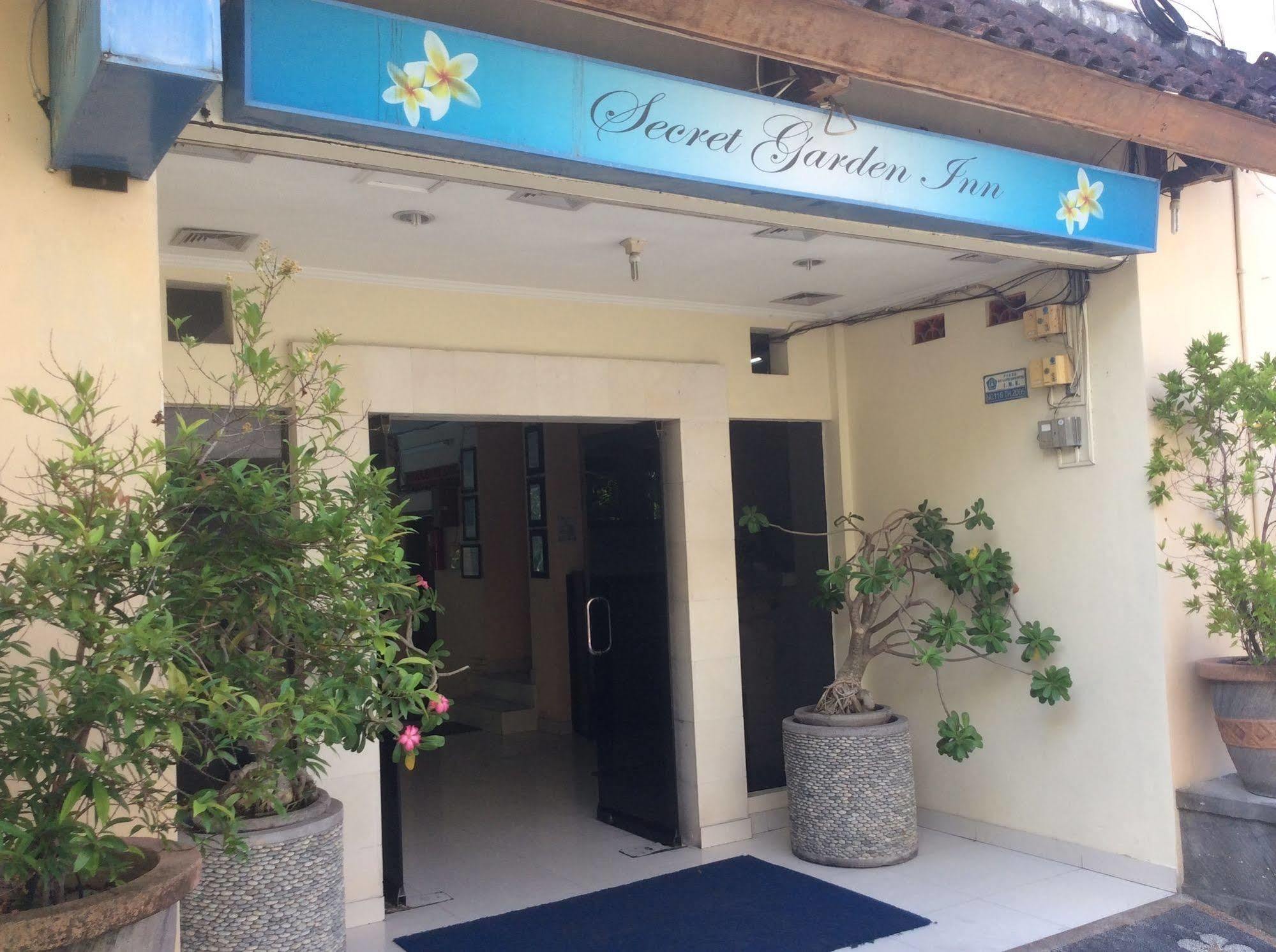 Secret Garden Inn Кута Экстерьер фото
