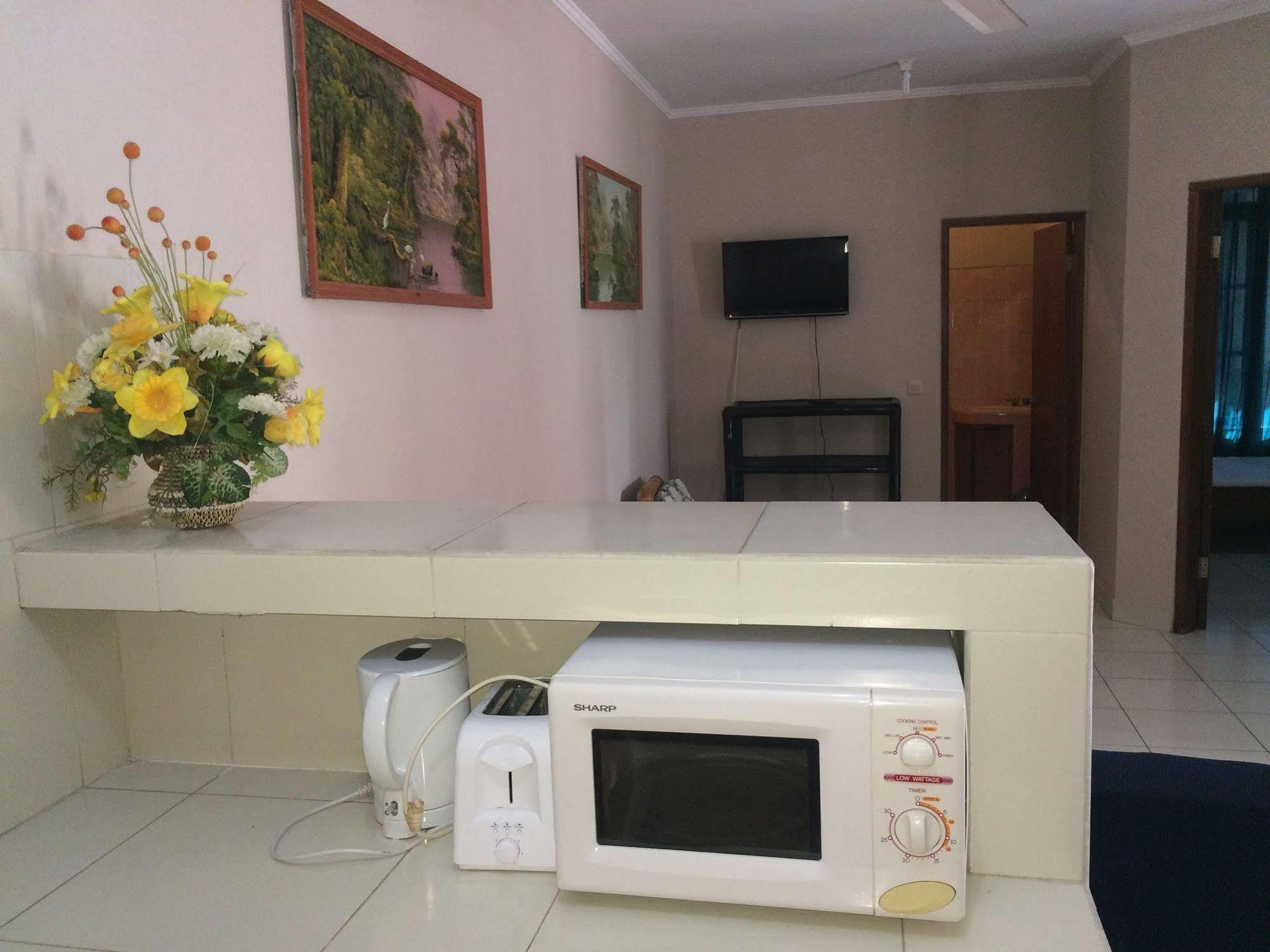 Secret Garden Inn Кута Экстерьер фото
